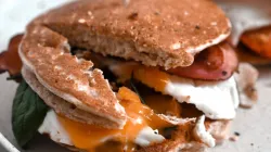 Pancake jambon trứng cút: bữa sáng ngon trong 20 phút