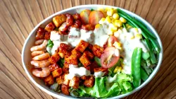 Salad tôm đậu hũ thanh mát: cách làm giàu đạm, ít calo, dễ ăn