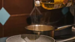 Sử dụng dầu ăn đúng cách: chọn loại, nhiệt độ và bảo quản