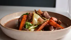 Thịt bò sốt vang miền Bắc: cách nấu mềm thơm, sốt sánh đẹp