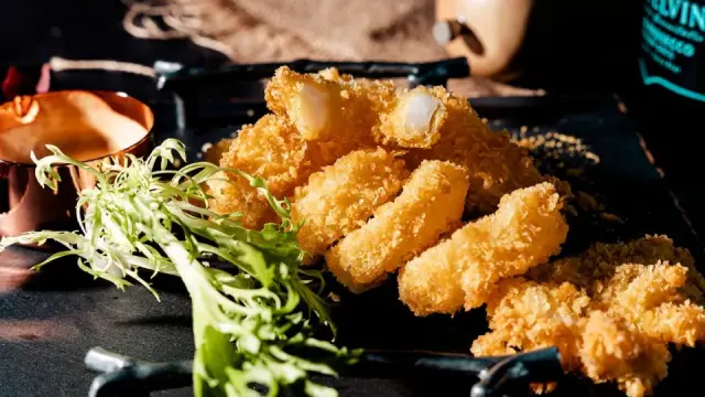 Cá hồi chiên giòn cho bé: cách làm thơm, không tanh, dễ ăn