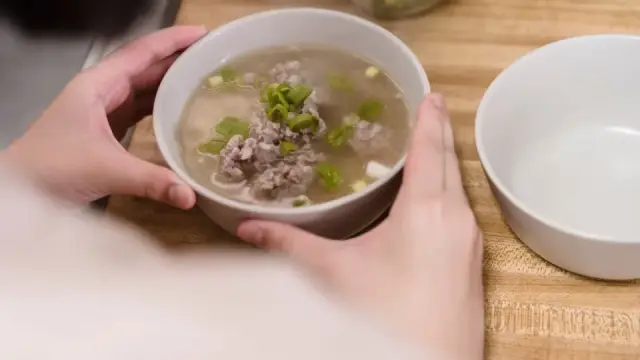 Canh khổ qua nhồi thịt ngày Tết: nấu ít đắng, nước trong, ý nghĩa