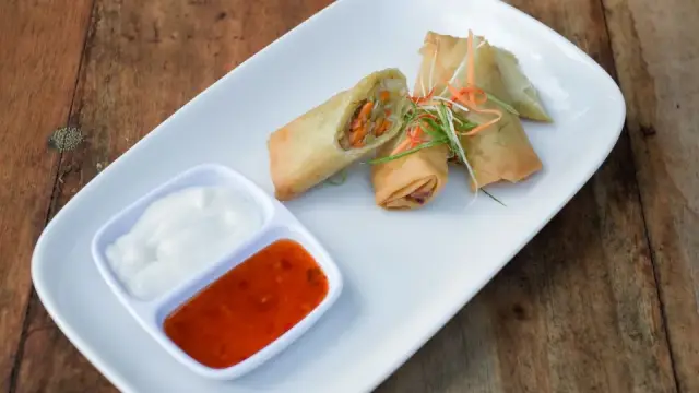 Chả gi&ograve; mới lạ: 3 c&ocirc;ng thức khoai m&ocirc;n, g&agrave; nấm v&agrave; t&ocirc;m cuốn rế