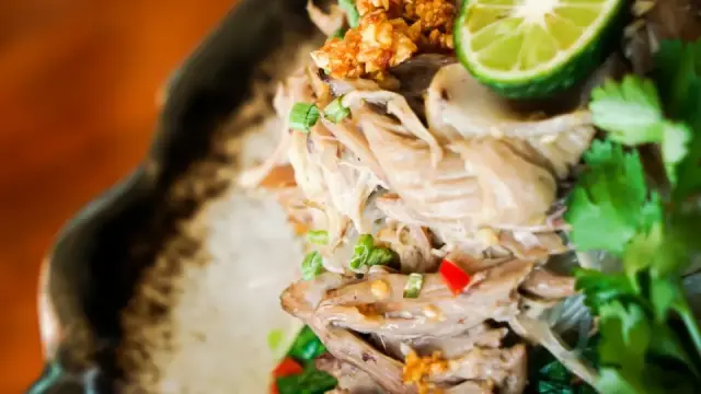 Ếch x&eacute; phay trộn rau mầm: m&oacute;n nhắm thanh m&aacute;t, dễ l&agrave;m