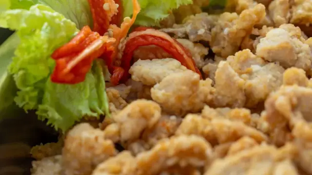 G&agrave; chi&ecirc;n muối hoa ti&ecirc;u gi&ograve;n thơm: c&aacute;ch l&agrave;m nhanh tại nh&agrave;