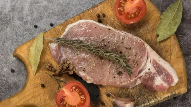 Khử m&ugrave;i tanh thịt heo, b&ograve;, g&agrave;, vịt: mẹo ri&ecirc;ng cho từng loại