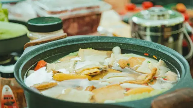 Lẩu nấm chay tiềm củ quả: nước d&ugrave;ng ngọt thanh, bữa tối đủ chất