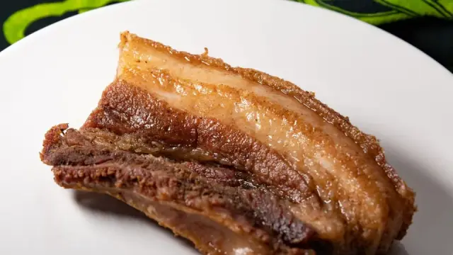 M&acirc;m cơm tối r&ocirc;m rả 4 m&oacute;n: thịt rang ch&aacute;y cạnh, canh cua, trứng