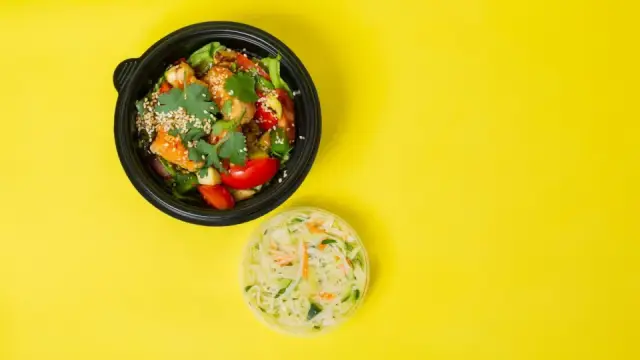 Salad đẹp mắt: 3 c&ocirc;ng thức t&aacute;o, c&aacute; hồi, thịt nướng như nh&agrave; h&agrave;ng