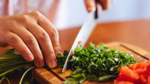Sơ chế nguy&ecirc;n liệu đ&uacute;ng c&aacute;ch: hướng dẫn cho thịt, c&aacute;, rau củ