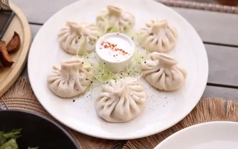 Full Moon International Cuisine - Đội Cấn