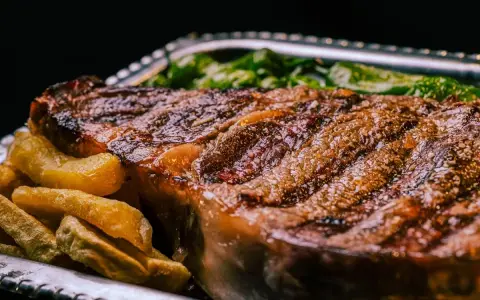 Bít Tết Ngọc Hiếu - Tô Hiệu