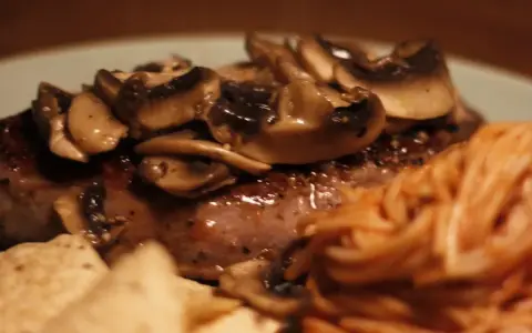 Le Monde Steak - Nguyễn Văn Lộc