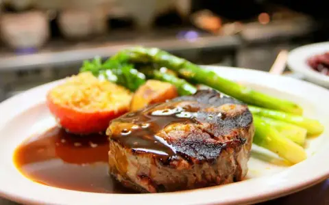Le Monde Steak - Vincom Bà Triệu