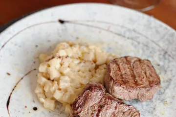 Thăn bò với risotto kem