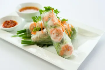 Gỏi cuốn với nước chấm