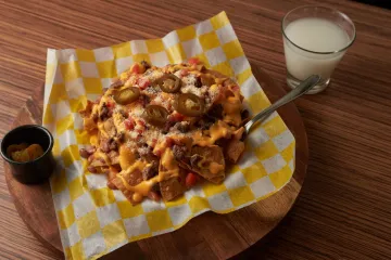 Nachos phô mai và ớt jalapeño