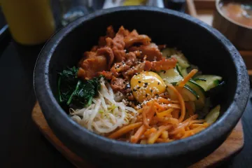Cơm trộn Hàn Quốc bát đá