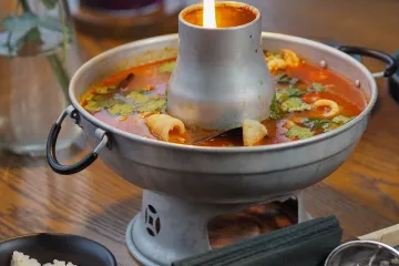 Lẩu tom yum nồi lửa