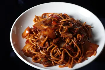 Mì xào bò