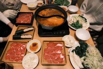 Lẩu Nhật với nguyên liệu tươi