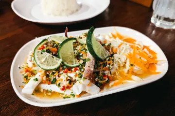 Gỏi hải sản Thái chanh