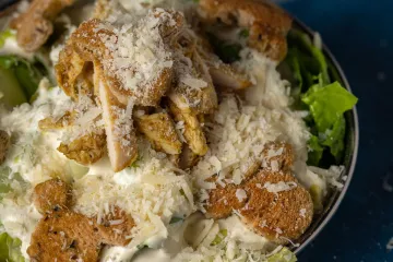 Salad Caesar gà nướng