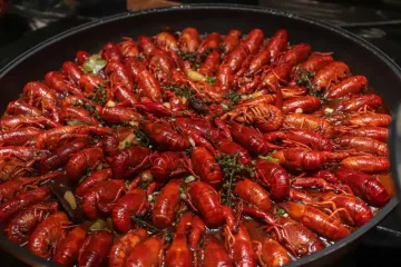 Tôm hùm đất sốt cay