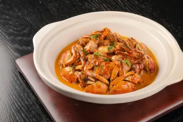 Cua sốt đậm đà trong bát