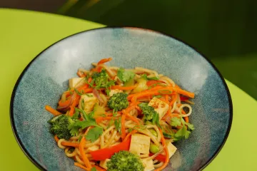 Bát mì đậu phụ rau tươi