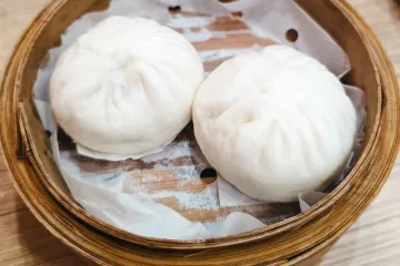 Hai chiếc bánh bao hấp