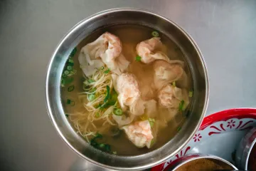 Mì hoành thánh hành lá