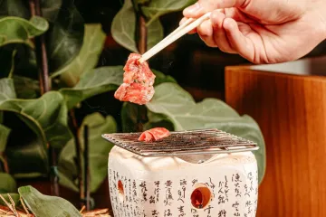 Thịt nướng trên bếp gốm