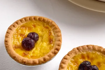Bánh tart trứng nho khô