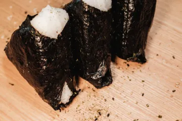 Cơm nắm onigiri rong biển