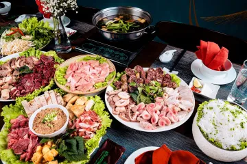 Nguyên liệu lẩu bày sẵn