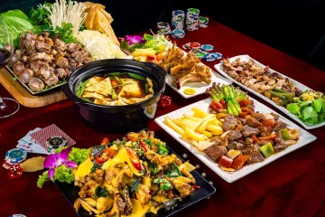 Mâm lẩu kèm gà rán