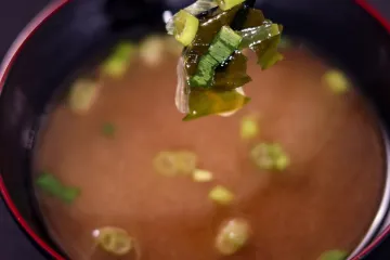 Súp miso rong biển