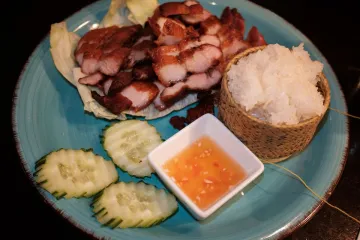 Heo nướng và xôi