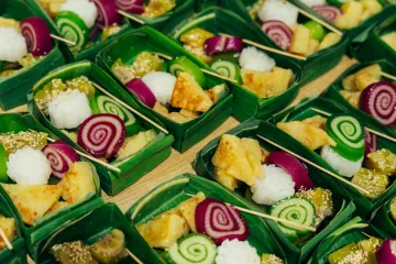 Bánh ngọt Việt khay lá chuối