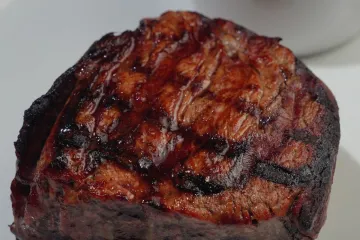 Thăn bò filet mignon kèm sốt