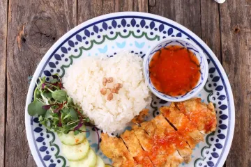 Gà chiên giòn sốt ớt ngọt