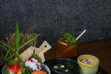 Set cơm sashimi kiểu Nhật
