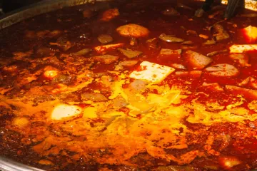 Lẩu cay nồi lớn