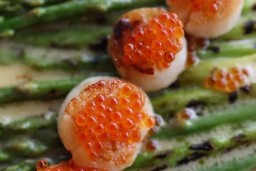 Sò điệp nướng với trứng cá