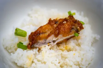 Cánh gà chiên cơm trắng