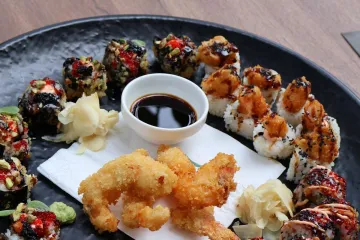 Sushi tổng hợp và tôm tempura