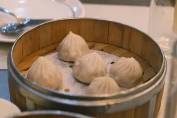 Há cảo hấp trong xửng tre