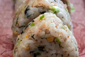Cơm nắm onigiri cá ngừ