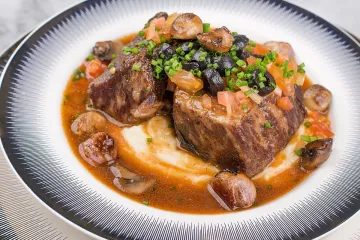 Sườn bò om nấm khoai nghiền
